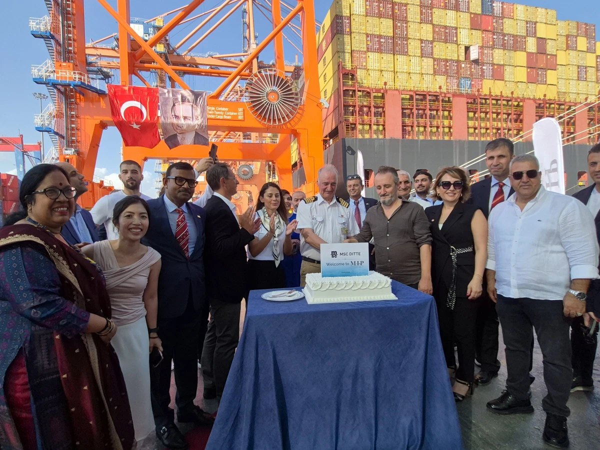MERSİN ULUSLARARASI LİMANI, YENİ TAMAMLANAN EMH2 TERMİNALİNDE İLK 400 METRELİK MEGA GEMİYİ KARŞILADI
