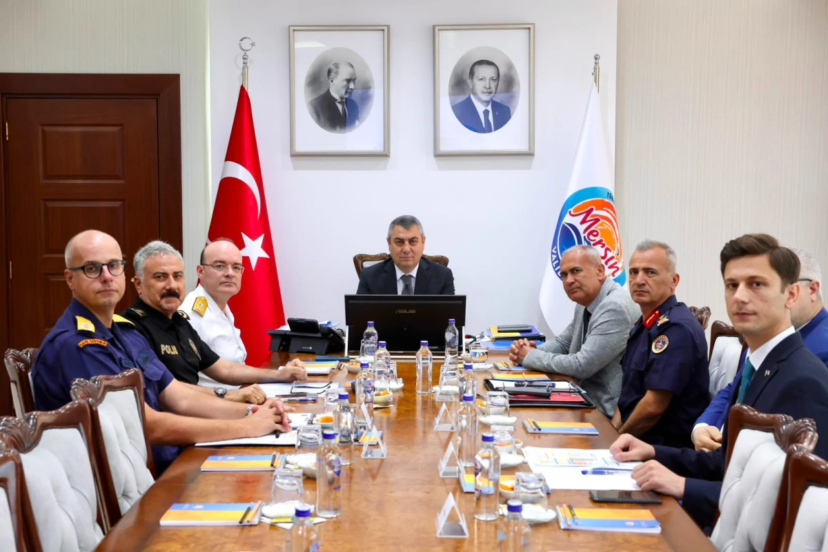 MERSİN VALİLİĞİNDE G&Uuml;VENLİK, KOORDİNASYON VE EĞİTİM G&Uuml;NDEMİ ELE ALINDI