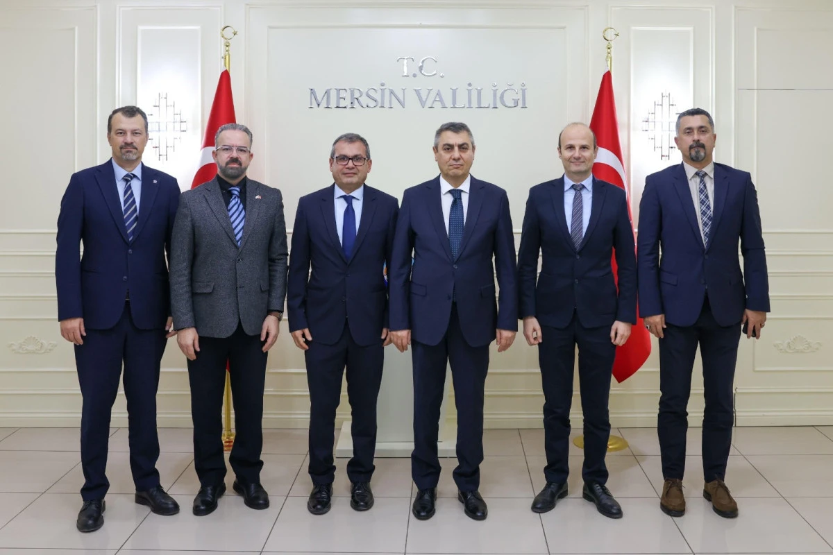 MERSİN VALİSİ ATİLLA TOROS ŞİŞECAM Y&Ouml;NETİCİLERİNİ KABUL ETTİ