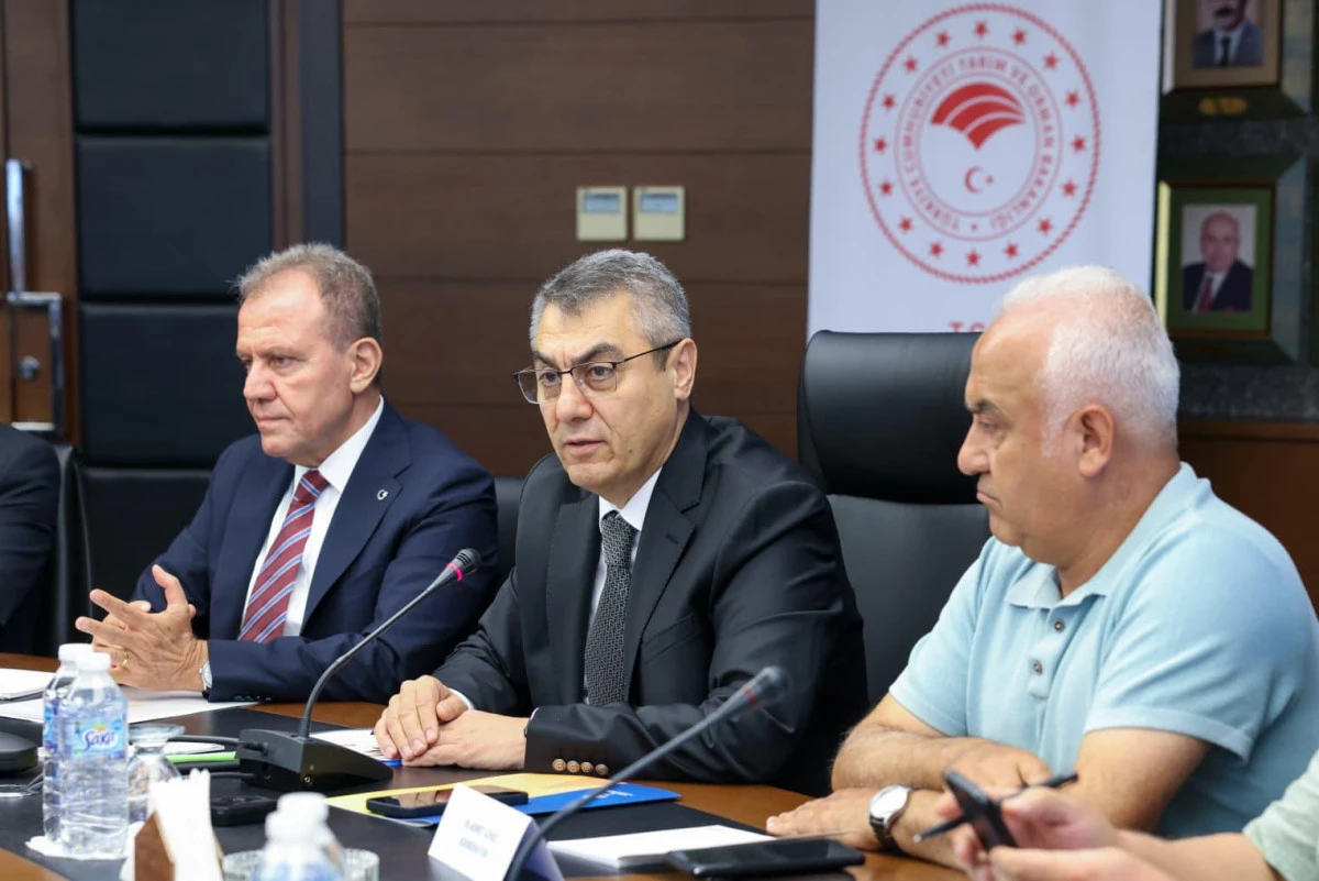 MERSİN'DE AKDENİZ MEYVE SİNEĞİYLE MÜCADELE VE 15 TEMMUZ ANMA PROGRAMI GERÇEKLEŞTİRİLDİ