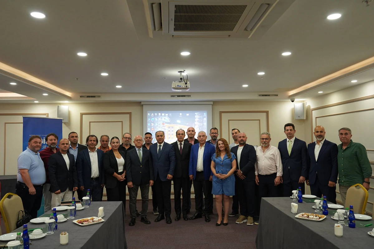 MERSİN&rsquo;DE DENİZCİLİK SEKT&Ouml;R&Uuml; SANDIK BAŞINA: RENGİMİZ MAVİ