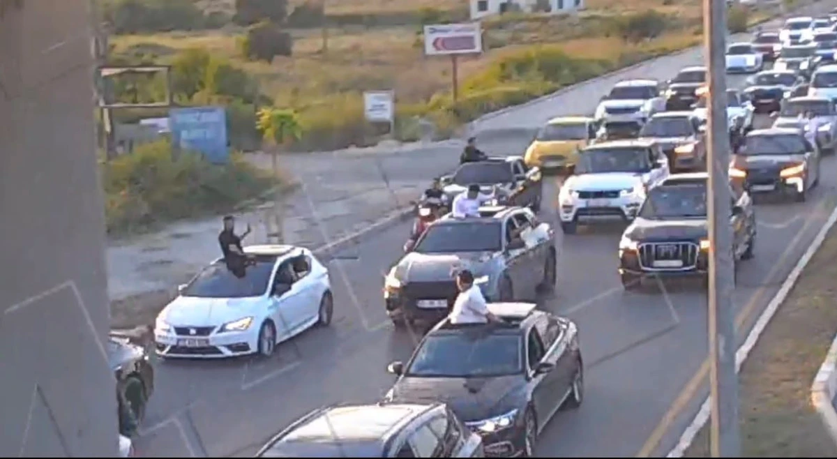 MERSİN&rsquo;DE D&Uuml;Ğ&Uuml;N KONVOYUNDA TRAFİĞİ ENGELLEYEN 7 ARACA 695 BİN TL CEZA