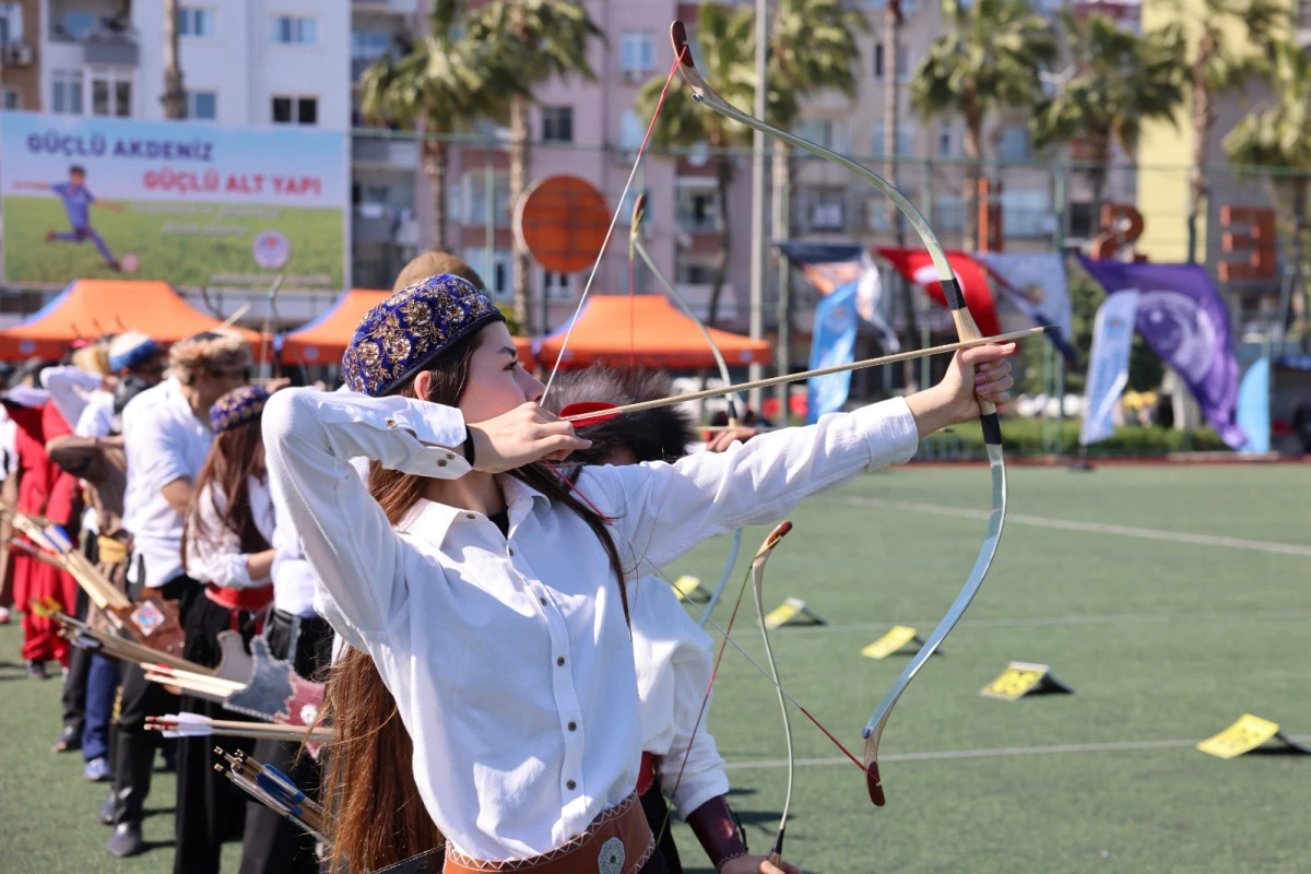 MERSİN&rsquo;DE GELENEKSEL OK&Ccedil;ULUK R&Uuml;ZGARI: GELECEĞİN KEMANKEŞLERİNDEN HEDEFLERE TAM İSABET