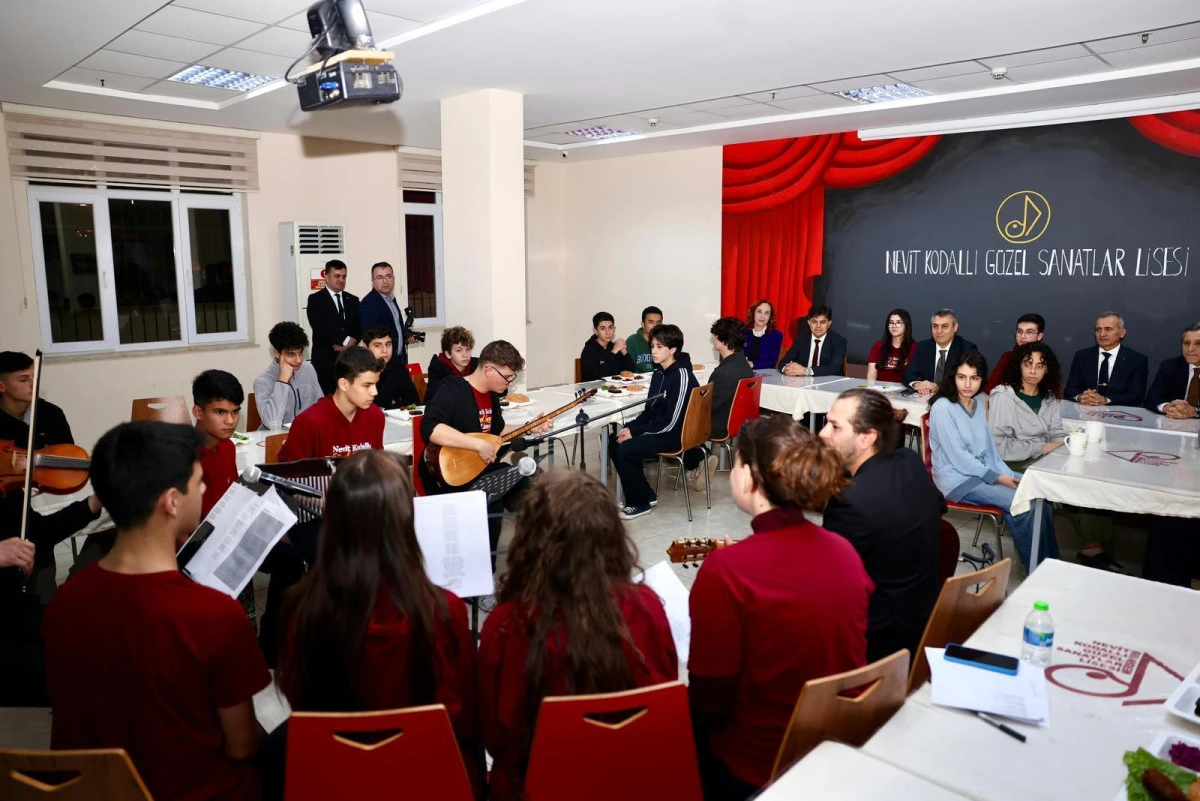 MERSİN&rsquo;DE G&Uuml;N BOYU YOĞUN PROGRAM: ZİYARETLER, SOSYAL BULUŞMALAR VE G&Uuml;VENLİK VERİLERİ PAYLAŞILDI