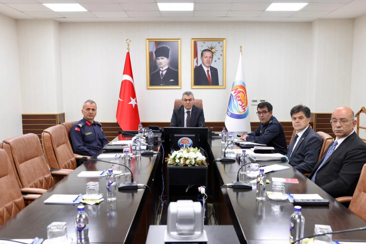 MERSİN&rsquo;DE G&Uuml;VENLİK, EĞİTİM VE KAMU HİZMETLERİNE Y&Ouml;NELİK TOPLANTI VE ZİYARETLER GER&Ccedil;EKLEŞTİRİLDİ