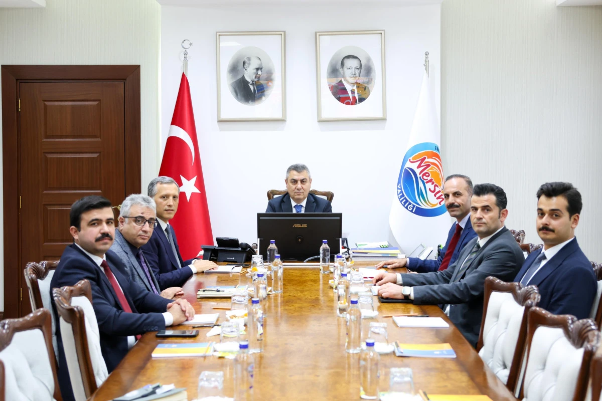 MERSİN&rsquo;DE G&Uuml;VENLİK, KAMU HİZMETLERİ VE YATIRIMLAR MASAYA YATIRILDI