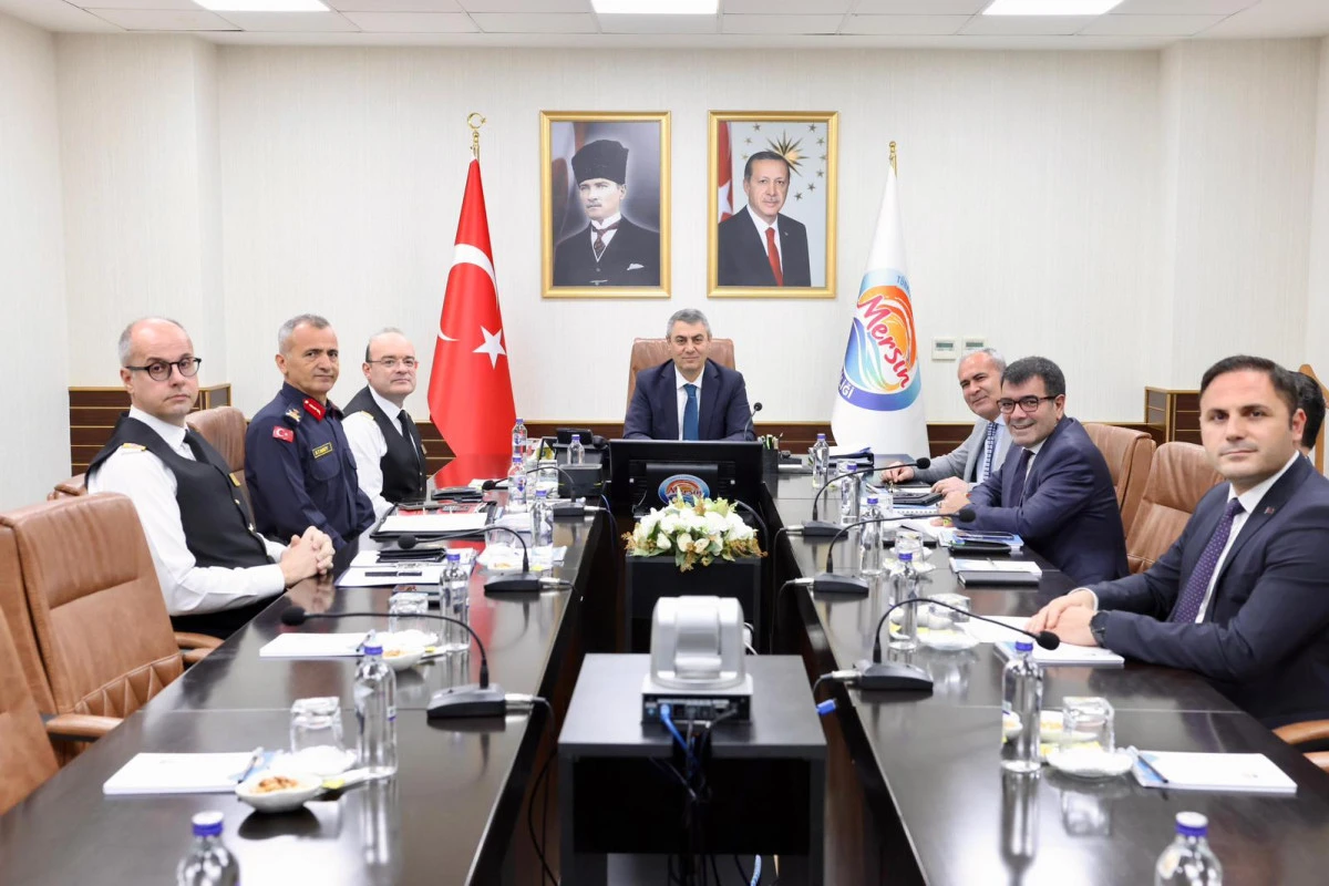 MERSİN&rsquo;DE G&Uuml;VENLİK, KOORDİNASYON VE BAYRAMLAŞMA G&Uuml;NDEMİ AYNI G&Uuml;N ELE ALINDI