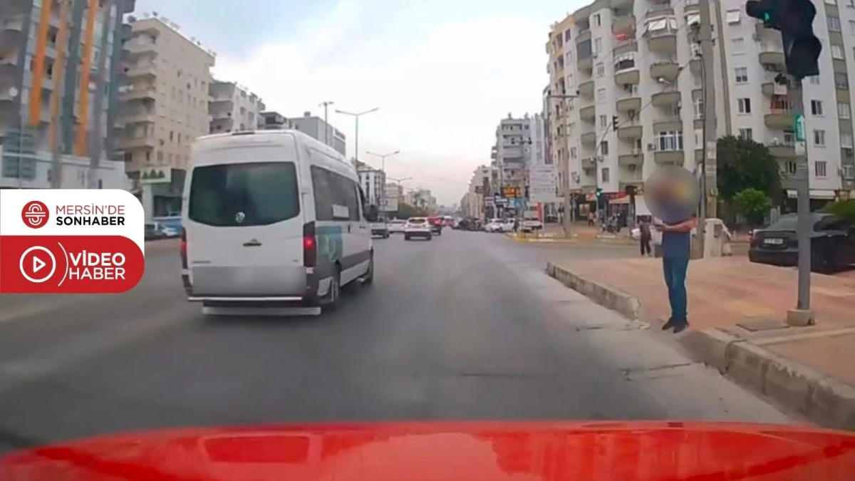 MERSİN&rsquo;DE KIRMIZI IŞIK İHLALİ YAPAN S&Uuml;R&Uuml;C&Uuml;LERE CEZA