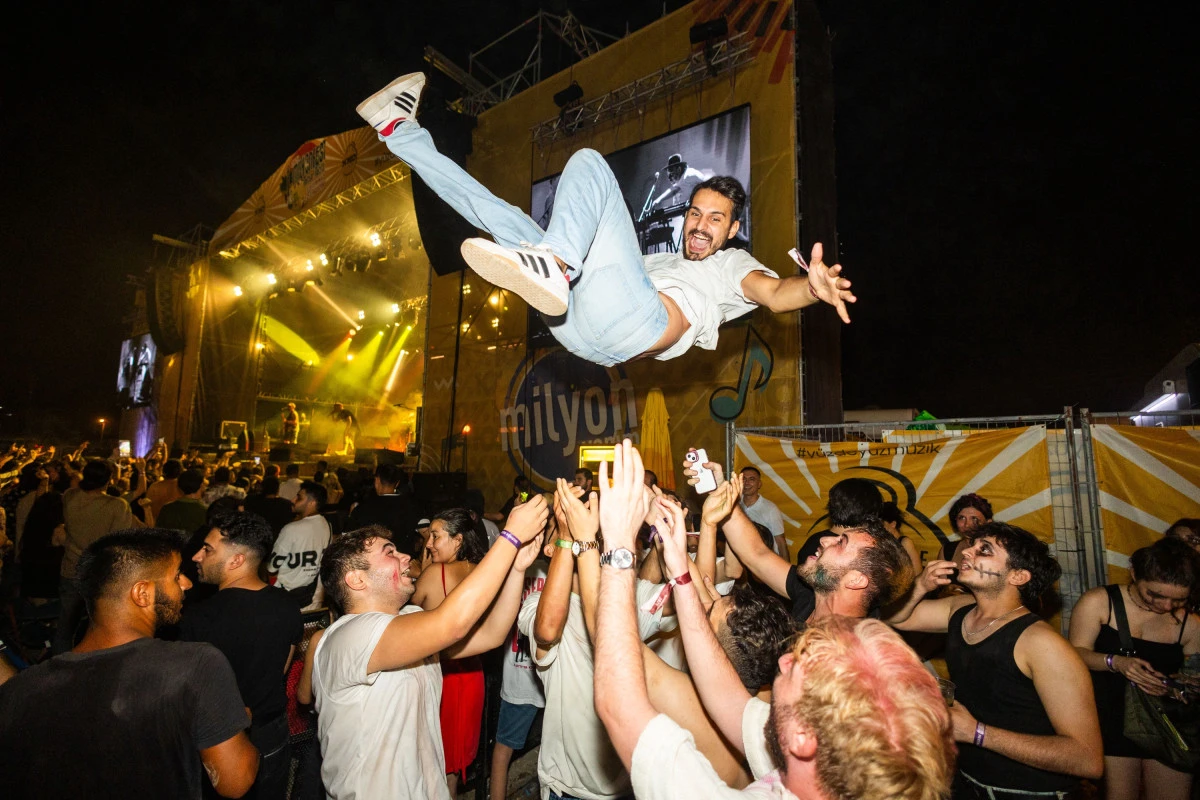 MERSİN’DE MİLYONFEST RÜZGARI ESTİ