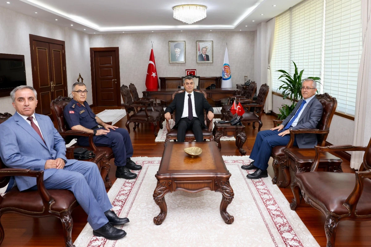 MERSİN'DE SOKAK HAYVANLARI KOMİSYON TOPLANTISI, PROTOKOL GÖRÜŞMELERİ VE AİLE ZİYARETLERİ GERÇEKLEŞTİRİLDİ