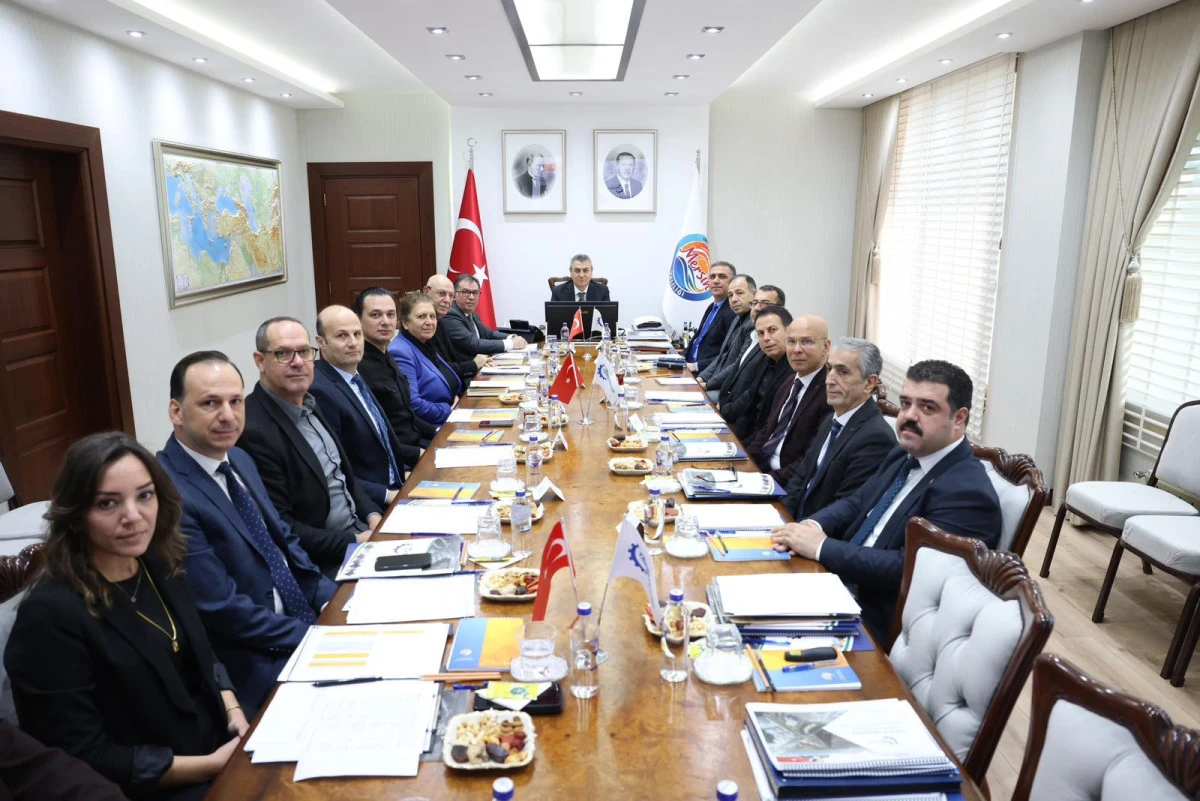 MERSİN&rsquo;DE YOĞUN G&Uuml;NDEM: ZİYARETLER, TOPLANTILAR VE YATIRIMLAR ELE ALINDI