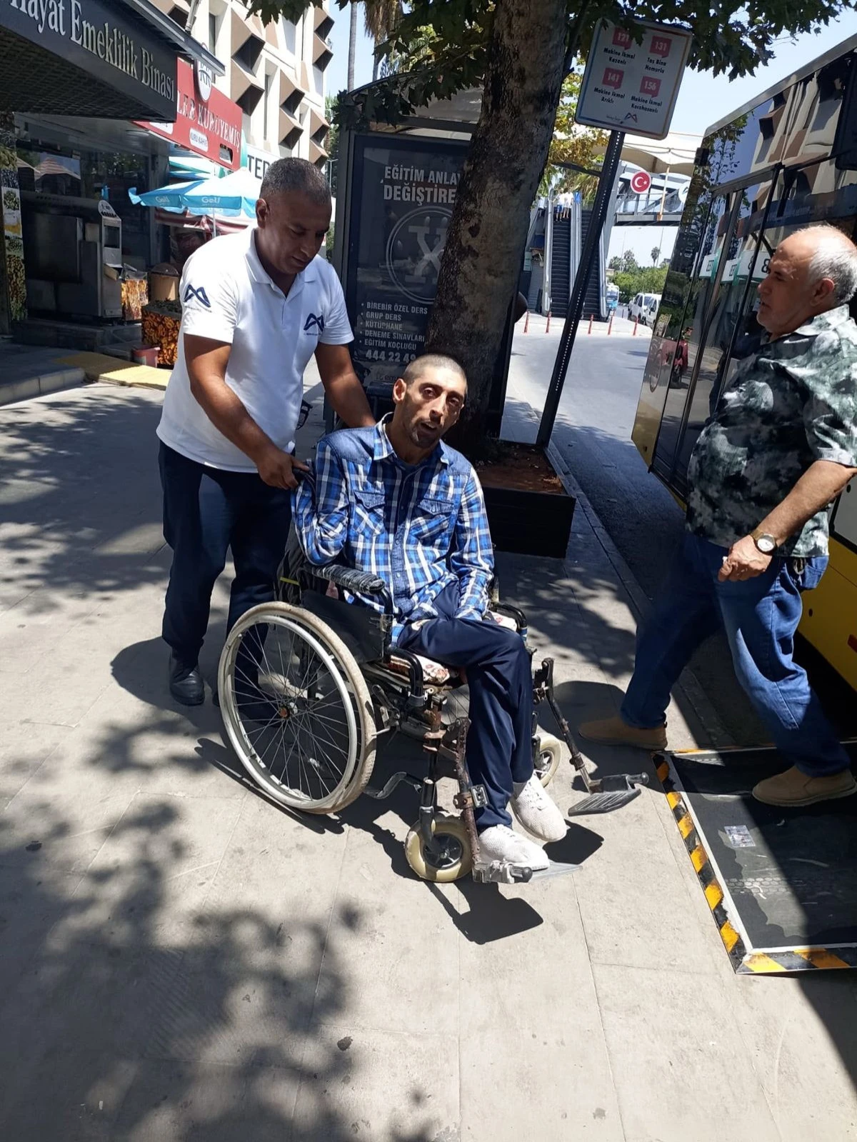 MERSİN&rsquo;DE Y&Uuml;REKLERİ ISITAN ŞOF&Ouml;R: ENGELLİ YOLCULARIN DOSTU ŞAHİN BOZKURT
