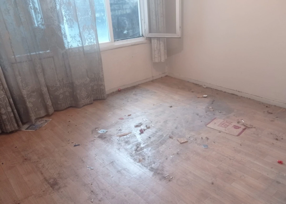 MERSİN&rsquo;İN AKDENİZ İL&Ccedil;ESİNDE HALK SAĞLIĞINI TEHDİT EDEN &Ccedil;&Ouml;P EV BELEDİYE EKİPLERİNCE BOŞALTILDI