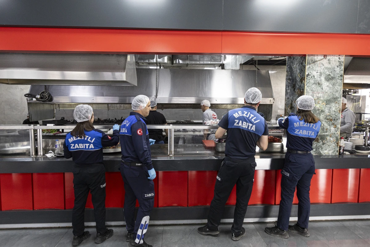 MEZİTLİ ZABITA EKİPLERİNDEN HALK SAĞLIĞI İÇİN TİTİZ DENETİM