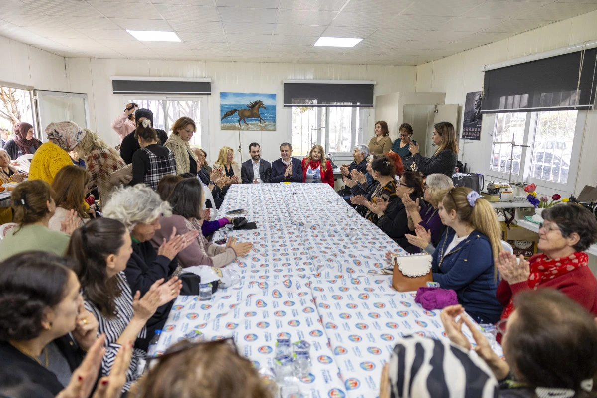 MEZİTLİ&rsquo;DE KADINLAR &Uuml;RETİYOR, G&Uuml;&Ccedil;LENİYOR; BAŞKAN TUNCER KURSİYERLERLE BULUŞTU