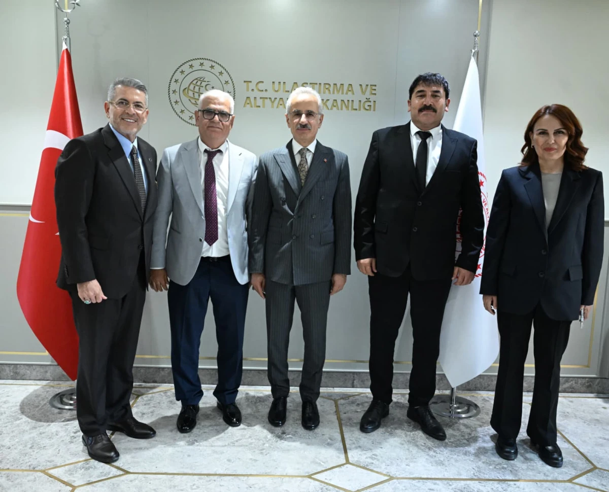 MHP&rsquo;Lİ DR. LEVENT UYSAL&rsquo;DAN MERSİN&rsquo;İN ULAŞIM PROJELERİ İ&Ccedil;İN ANKARA &Ccedil;IKARMASI