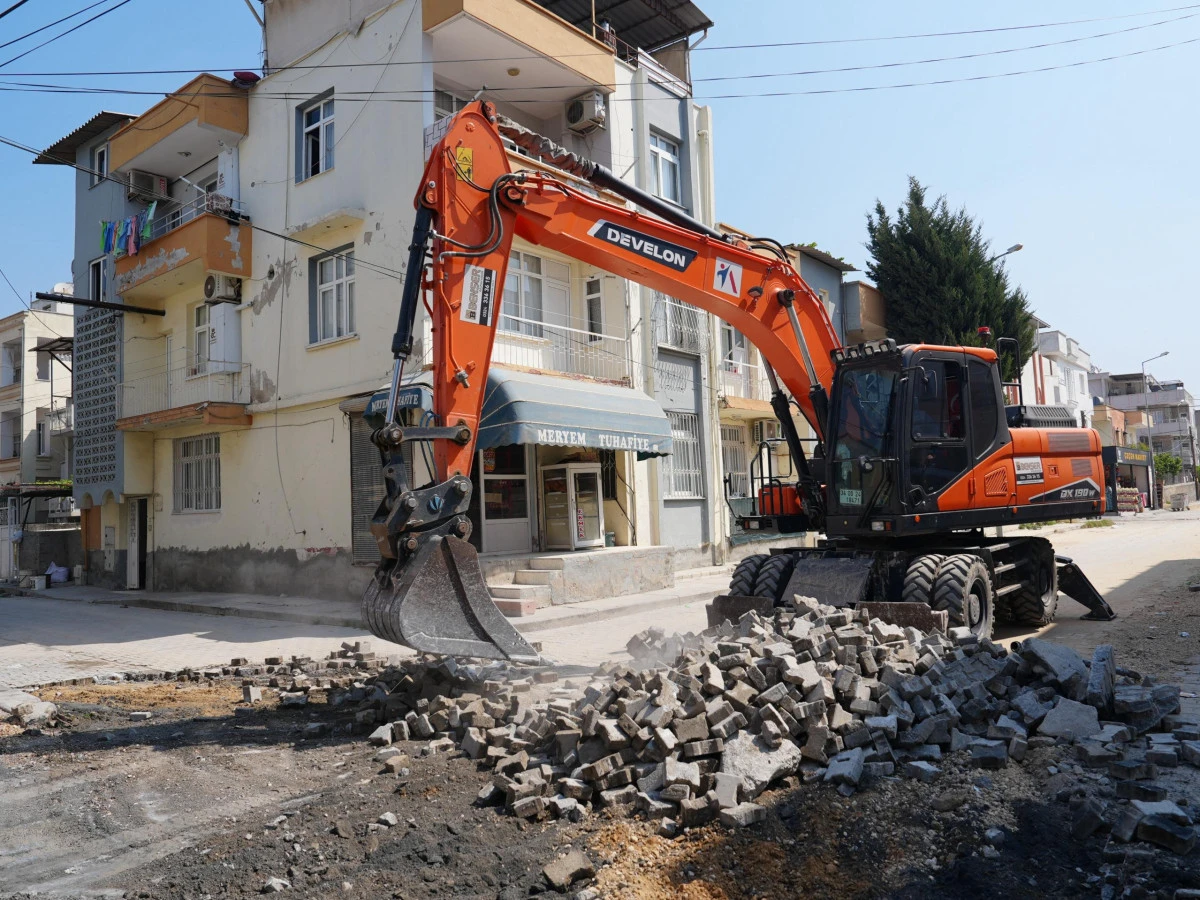 MİTHATPAŞA&rsquo;DA 17 SOKAK 10 BİN TON SICAK ASFALTLA YENİLENDİ