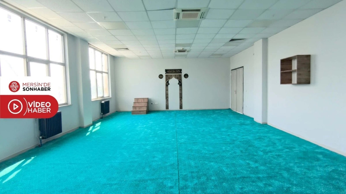 M&Uuml;SİAD MERSİN&rsquo;DEN 19 OKULA CUMA MESCİDİ