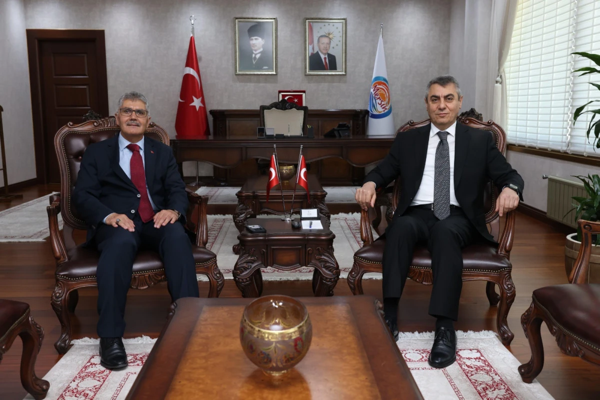 NİĞDE VALİSİ CAHİT ÇELİK, VALİ ATİLLA TOROS’U ZİYARET ETTİ