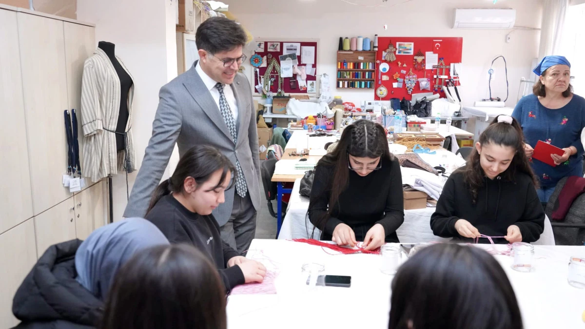 &Ouml;ĞRENCİLER G&Uuml;NL&Uuml;K YAŞAM BECERİLERİNİ AT&Ouml;LYE &Ccedil;ALIŞMALARIYLA GELİŞTİRDİ