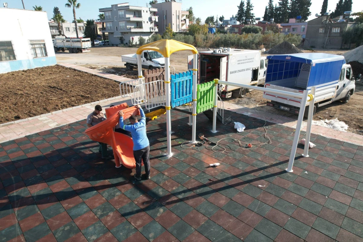 ŞAKİR GÜLMEN MAHALLESİ PARKI BAŞTAN SONA YENİLENDİ