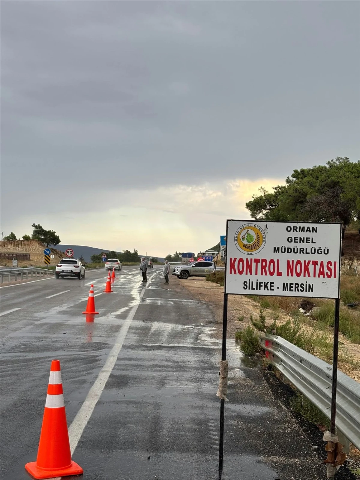 SİLİFKE&rsquo;DE ORMAN EMVALİ TAŞIYAN ARA&Ccedil;LARA DENETİM