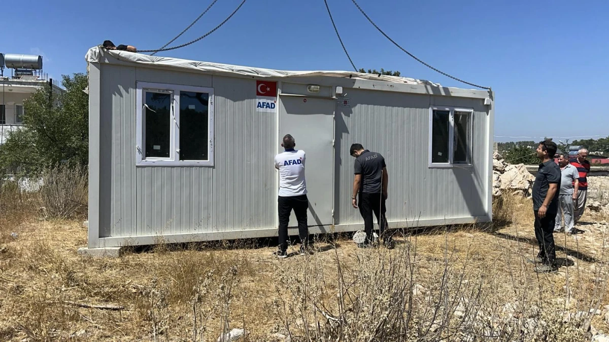 SİLİFKE’DE YANGIN SONRASI KONTEYNER KURULUMU SÜRÜYOR