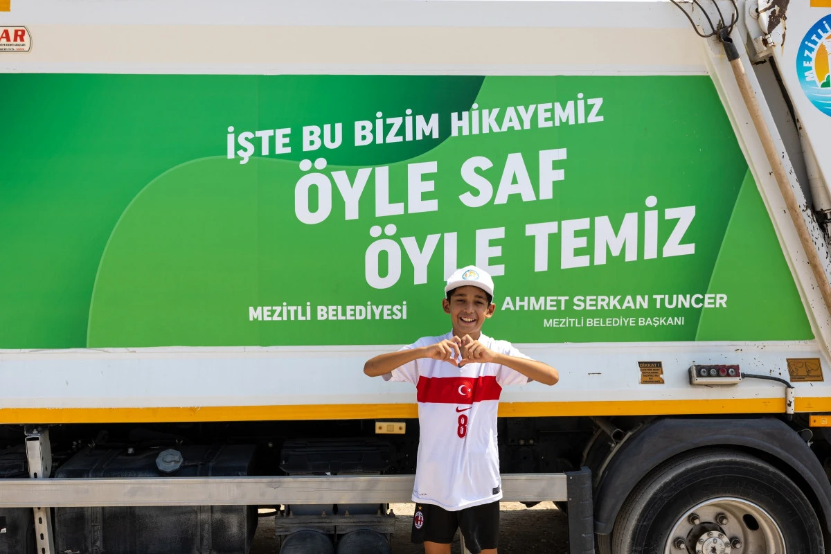 TAKİPÇİM KADAR ÇÖP TOPLUYORUM” DİYEN ARAS, BU KEZ DE MEZİTLİ BELEDİYE EKİPLERİYLE TAŞKIRAN SAHİLİNDEYDİ 