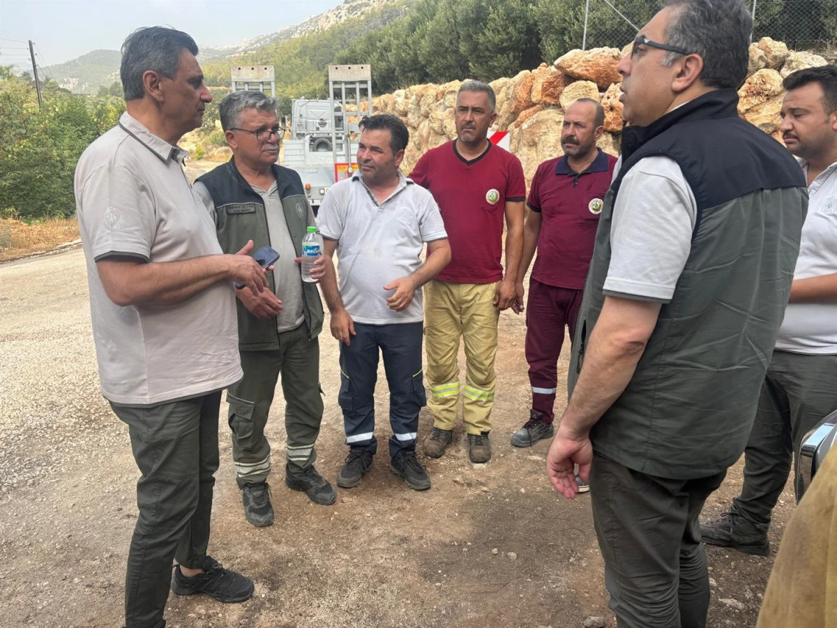TARIM VE ORMAN BAKAN YARDIMCISI GÜMEN, MERSİN’DEKİ YANGIN BÖLGESİNİ ZİYARET ETTİ