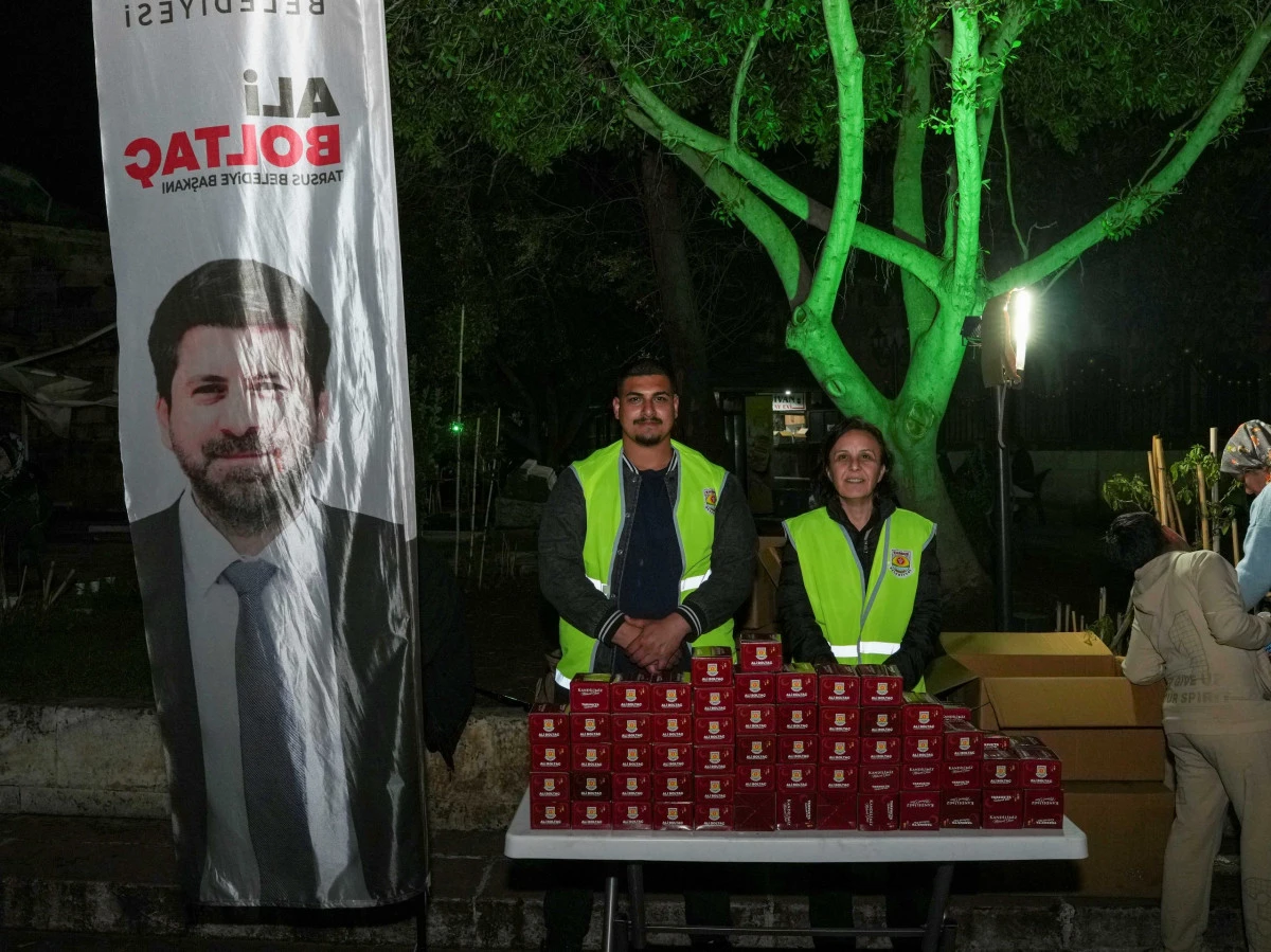 TARSUS BELEDİYESİ&rsquo;NDEN KADİR GECESİ&rsquo;NDE KANDİL SİMİDİ İKRAMI