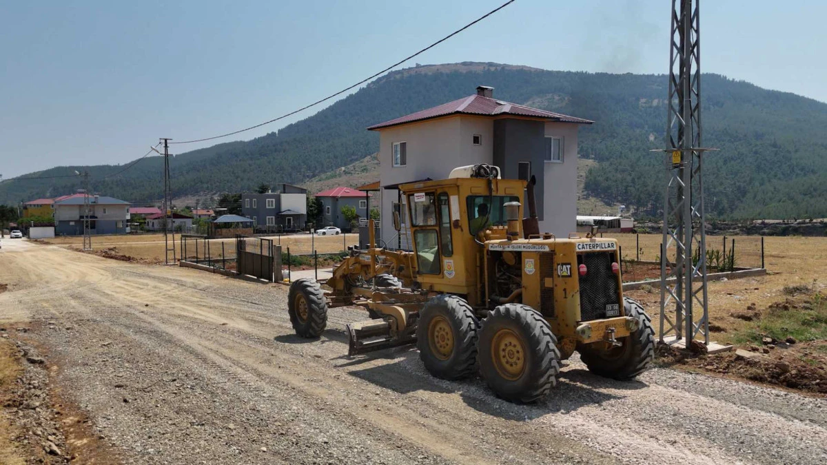 TARSUS BELEDİYESİ’NDEN KAHRAMAN GÜLEK MAHALLESİ’NE ULAŞIM VE ÜRETİM DESTEĞİ
