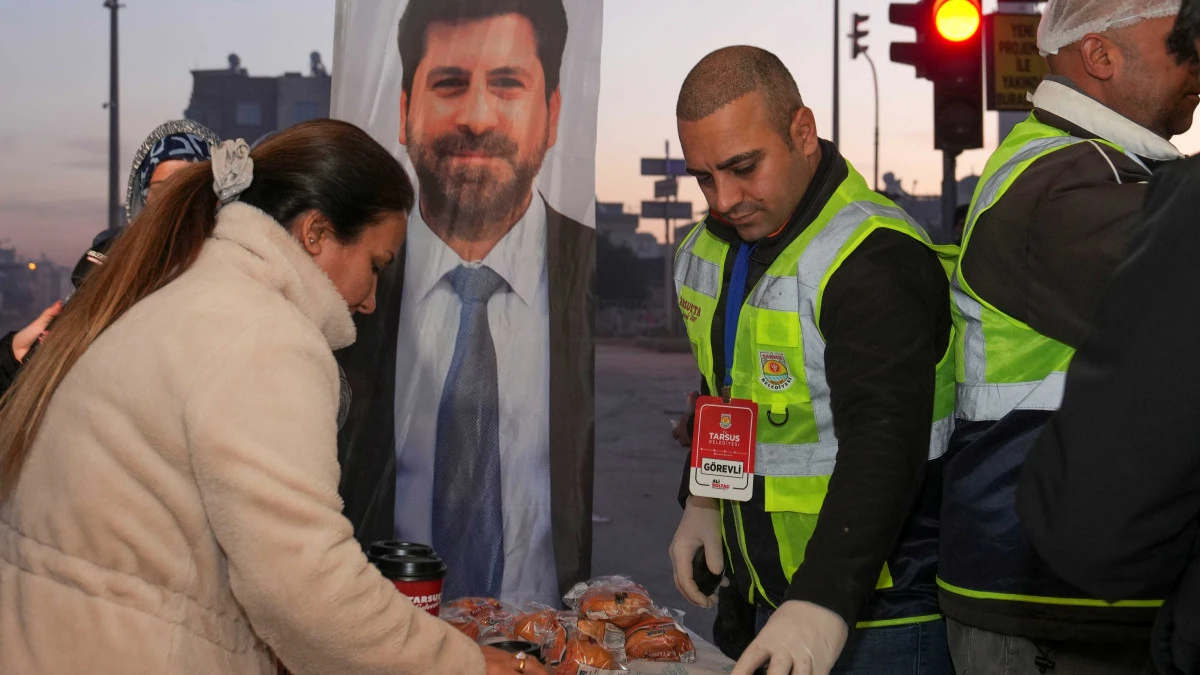 TARSUS BELEDİYESİ&rsquo;NDEN SOĞUK G&Uuml;NLERDE SICAK DESTEK