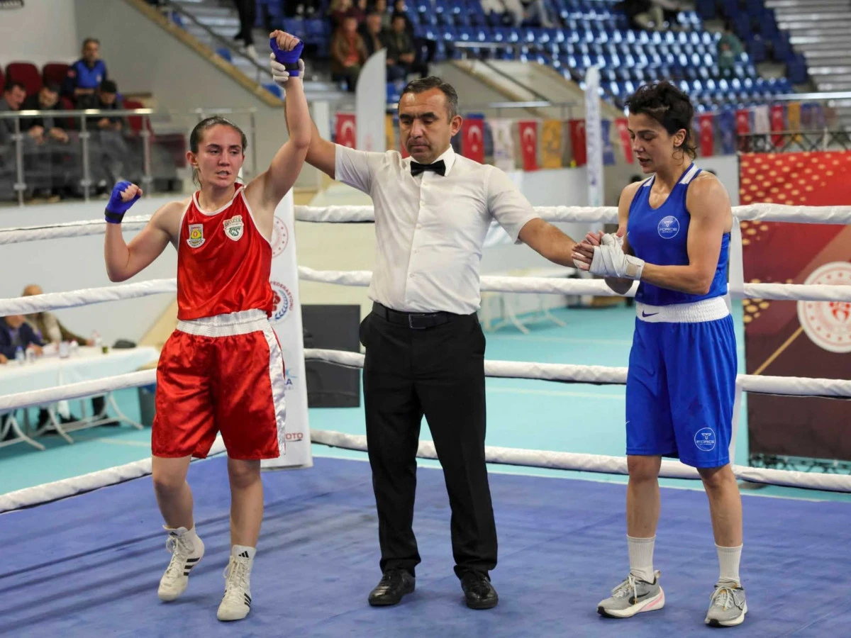 TARSUS GELECEK SPOR KUL&Uuml;B&Uuml;&rsquo;NDEN D&Ouml;RT BRANŞTA G&Uuml;&Ccedil;L&Uuml; Y&Uuml;KSELİŞ