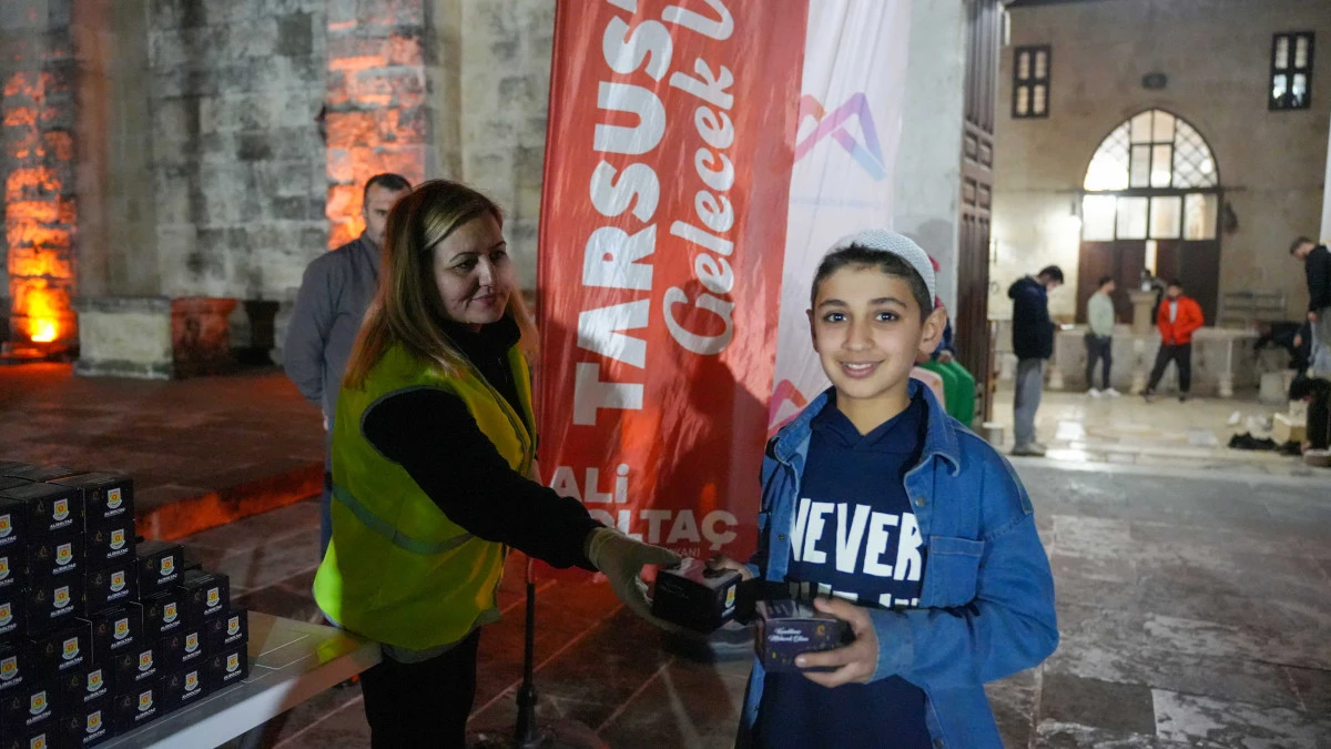 TARSUS&rsquo;TA REGAİB KANDİLİ DAYANIŞMAYLA KARŞILANDI