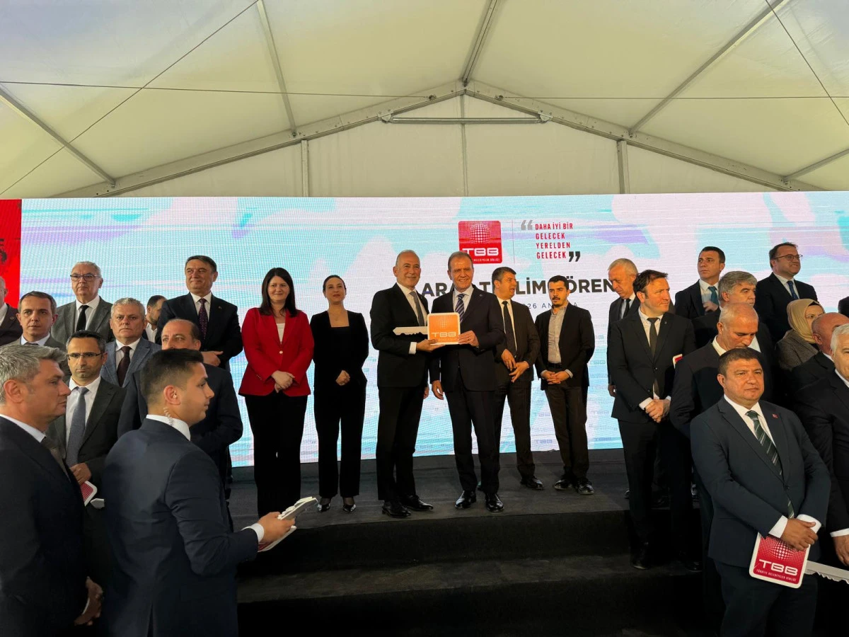 TBB ANAMUR BELEDİYESİ&rsquo;NE SOKAK S&Uuml;P&Uuml;RME ARACI HİBE ETTİ