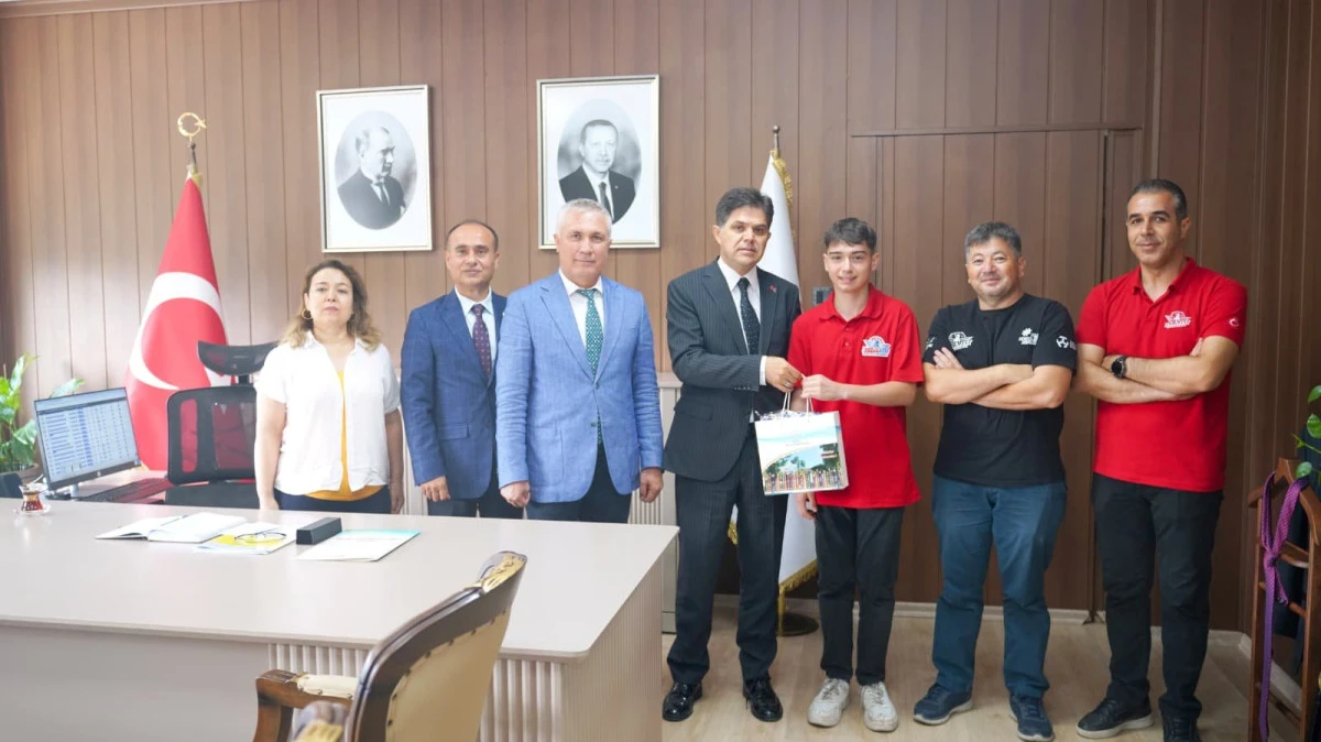 TEKNOFEST&rsquo;TE T&Uuml;RKİYE BİRİNCİSİ OLAN &Ouml;ĞRENCİLER İL MİLL&Icirc; EĞİTİM M&Uuml;D&Uuml;RL&Uuml;Ğ&Uuml;NDE AĞIRLANDI