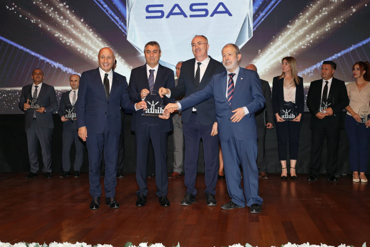 TEKSTİL İHRACATININ ŞAMPİYONLARI VE YARINLARIN TASARIMCILARI ÖDÜLLENDİRİLDİ