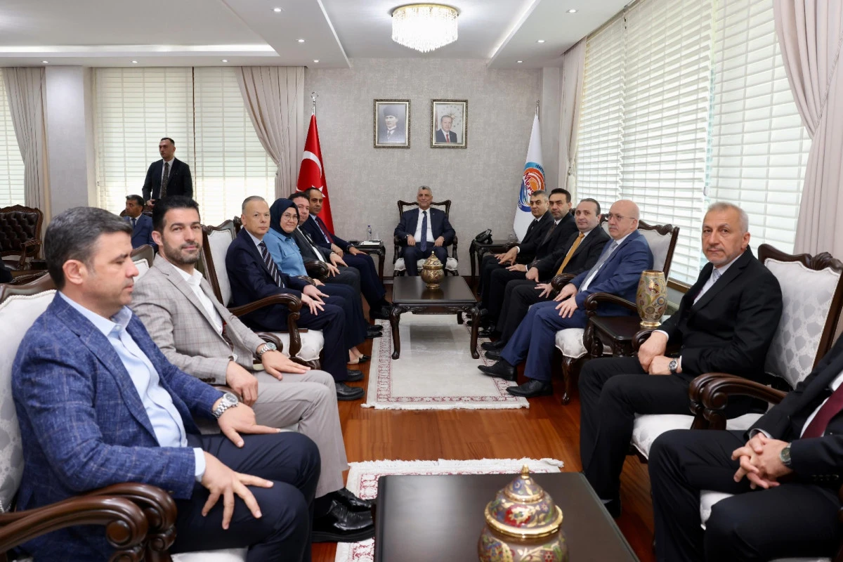 TİCARET BAKANI PROF. DR. ÖMER BOLAT, MERSİN VALİSİ ATİLLA TOROS’U ZİYARET ETTİ