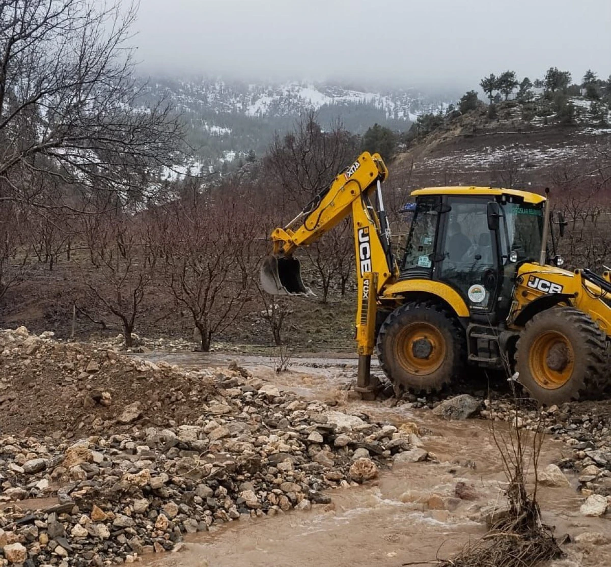 TOROSLAR BELEDİYESİ KIRSALDA ULAŞIM G&Uuml;VENLİĞİNİ ARTIRIYOR