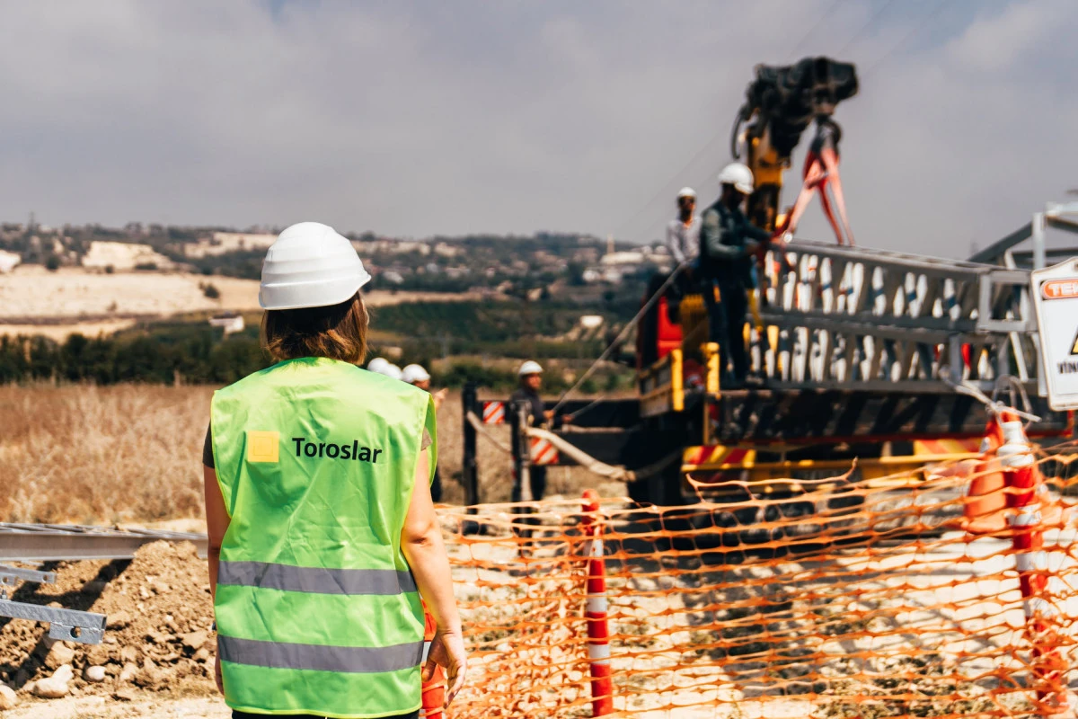 TOROSLAR EDAŞ MERSİN&rsquo;İN ENERJİ ALTYAPISINI G&Uuml;&Ccedil;LENDİRMEYE DEVAM EDİYOR  