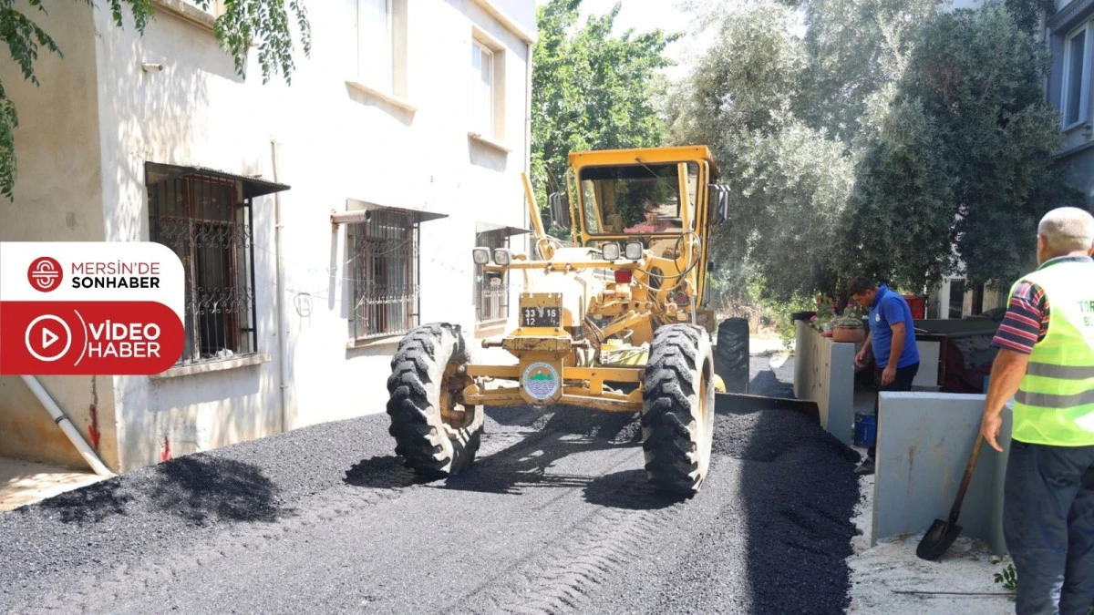 TOROSLAR’DA ASFALT BAKIM ÇALIŞMALARI ARALIKSIZ SÜRÜYOR
