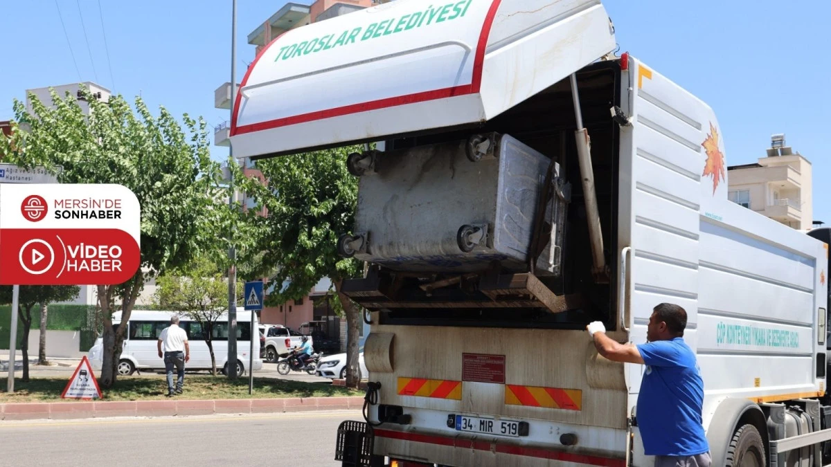 TOROSLAR’DA ÇÖP KONTEYNERLERİ YERİNDE YIKANARAK DEZENFEKTE EDİLİYOR