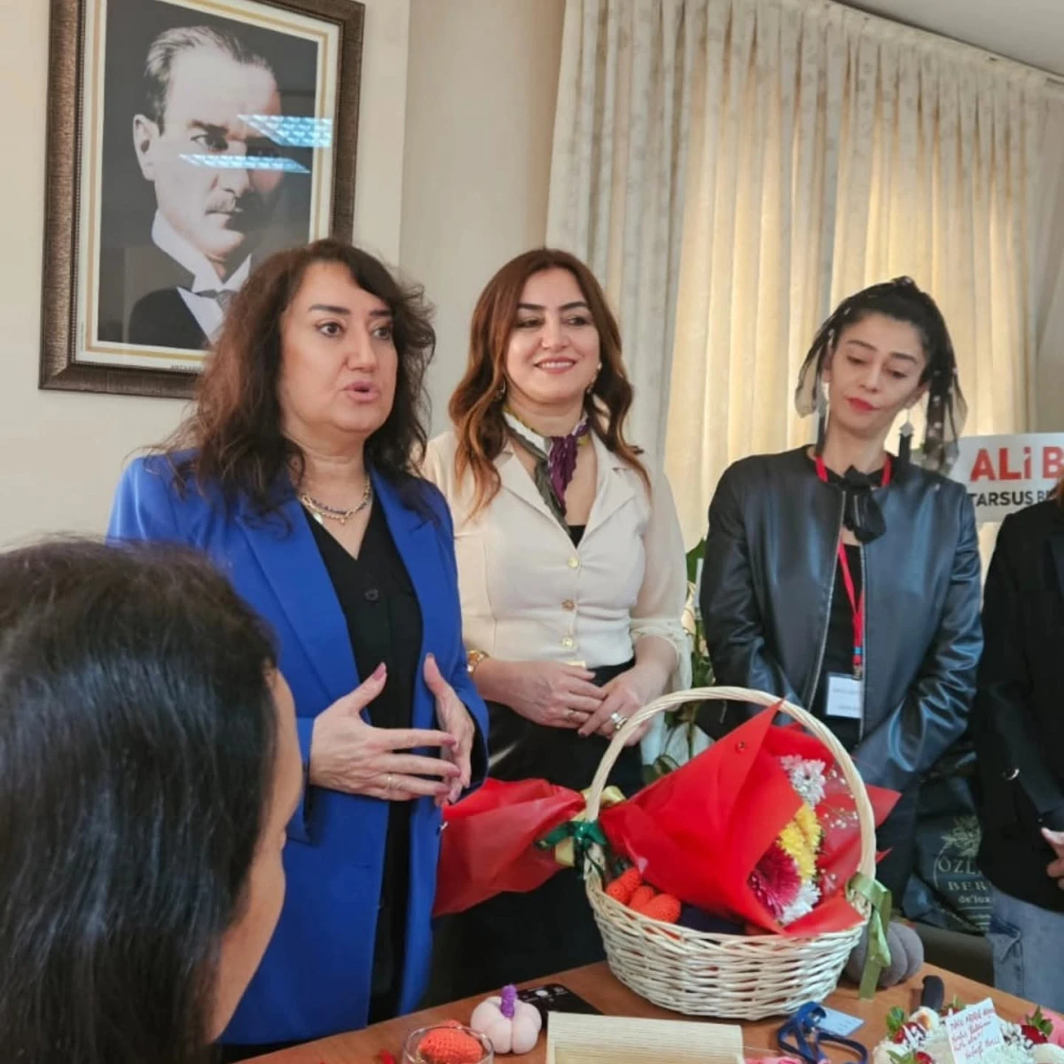 &lsquo;T&Uuml;RK MEDENİ KANUNU T&Uuml;RK KADINI&rsquo;NIN MEDENİYET TACIDIR&rsquo;