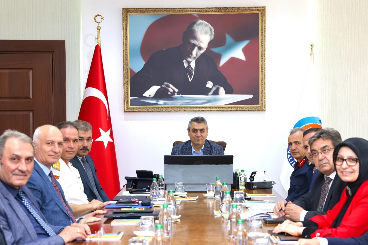 VALİ ATİLLA TOROS BAŞKANLIĞINDA DEĞERLENDİRME VE KOORDİNASYON TOPLANTISI DÜZENLENDİ