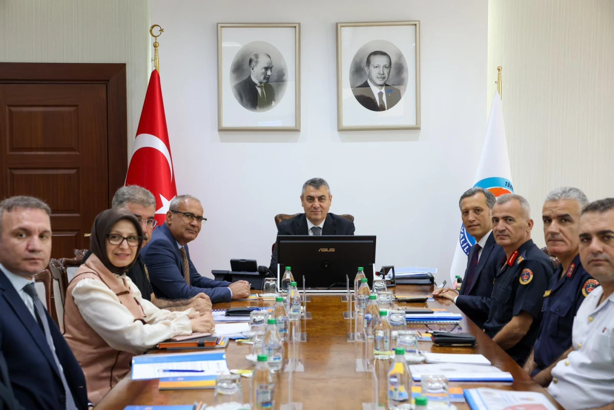 VALİ ATİLLA TOROS BAŞKANLIĞINDA GÜVENLİK, EĞİTİM VE KOORDİNASYON TOPLANTILARI GERÇEKLEŞTİRİLDİ