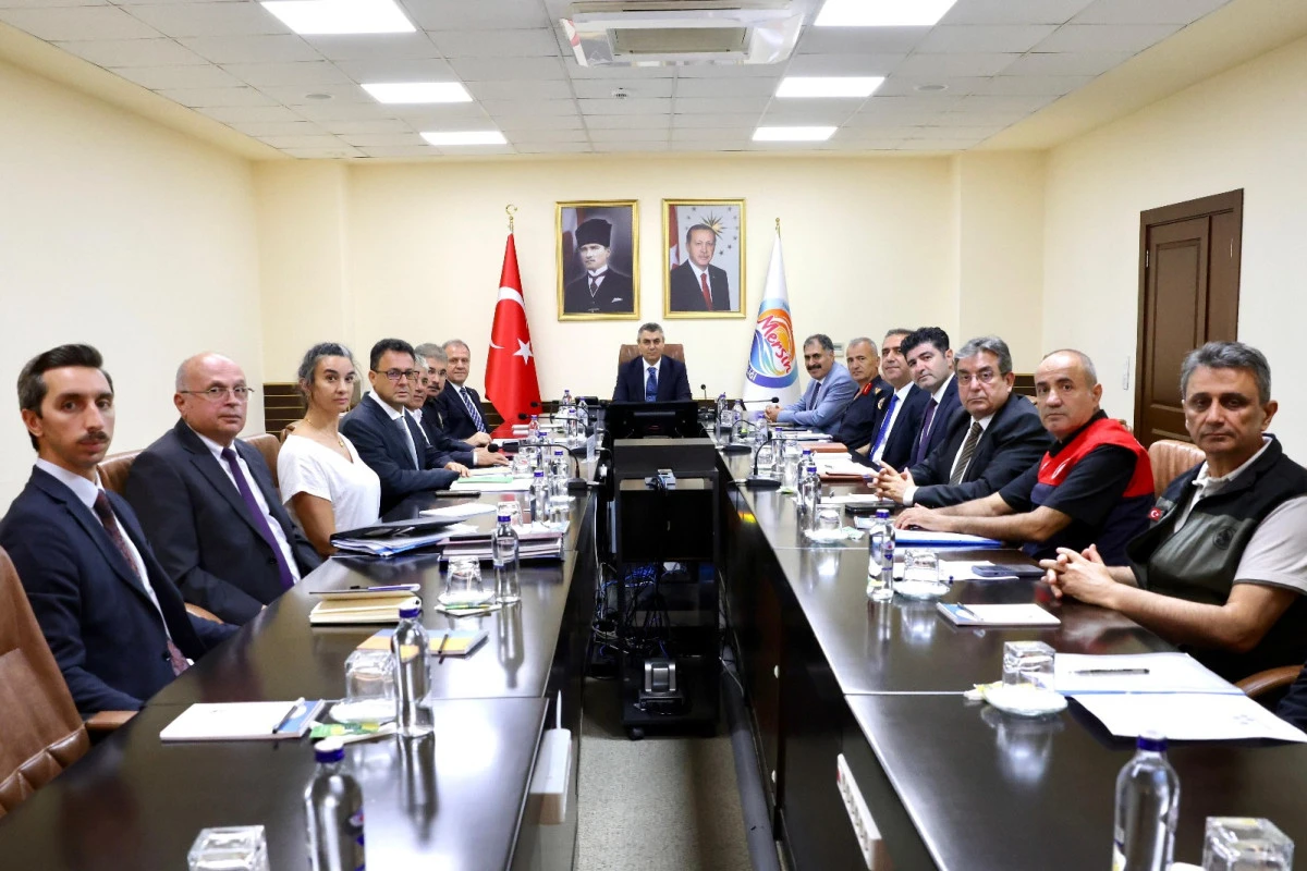 VALİ ATİLLA TOROS BAŞKANLIĞINDA SOKAK HAYVANLARI, TRAFİK LEVHALARI VE SOSYAL HİZMETLER KONULARINDA TOPLANTILAR GERÇEKLEŞTİRİLDİ