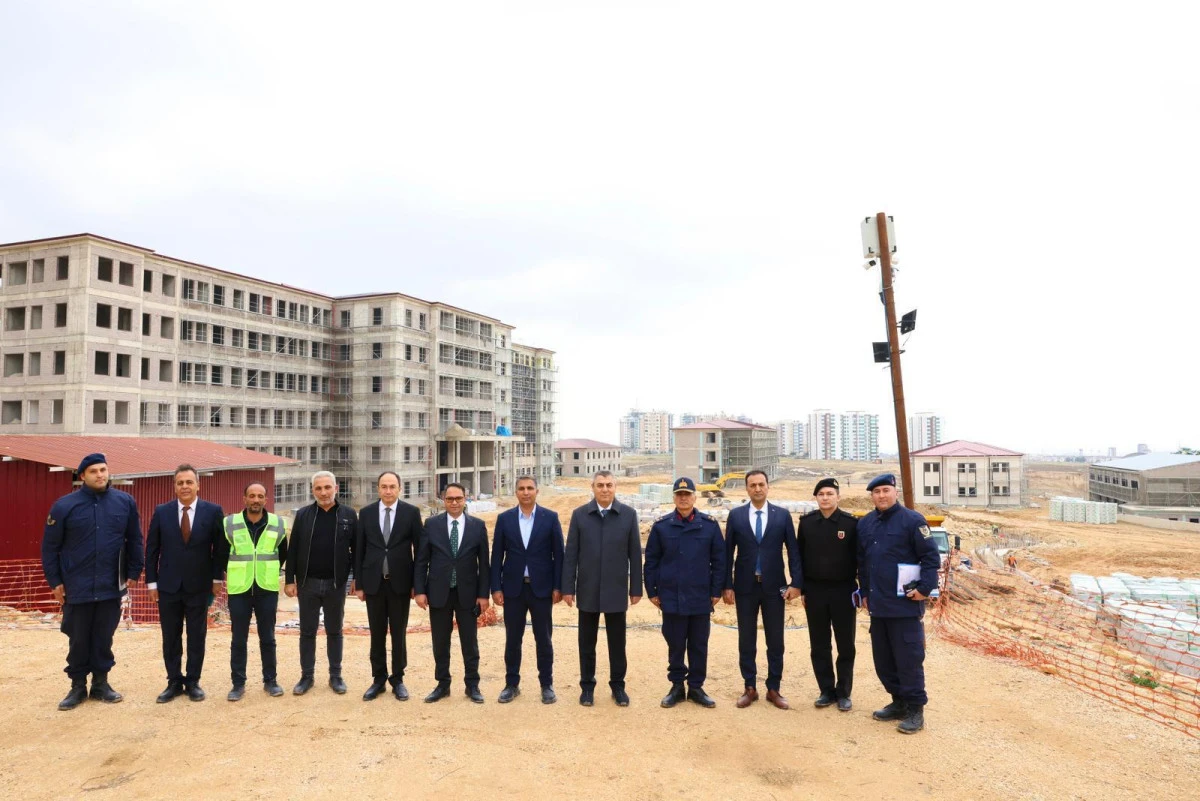 VALİ ATİLLA TOROS, İL JANDARMA KOMUTANLIĞI KAMP&Uuml;S İNŞAATINI İNCELEDİ