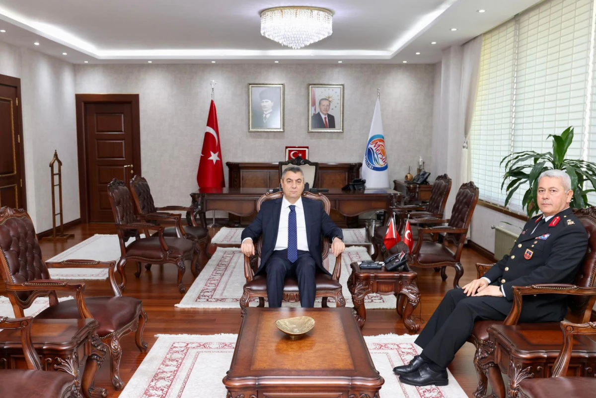 VALİ ATİLLA TOROS, JANDARMA KOMUTANI VE MERSİN MİLLETVEKİLLERİYLE G&Ouml;R&Uuml;ŞT&Uuml;