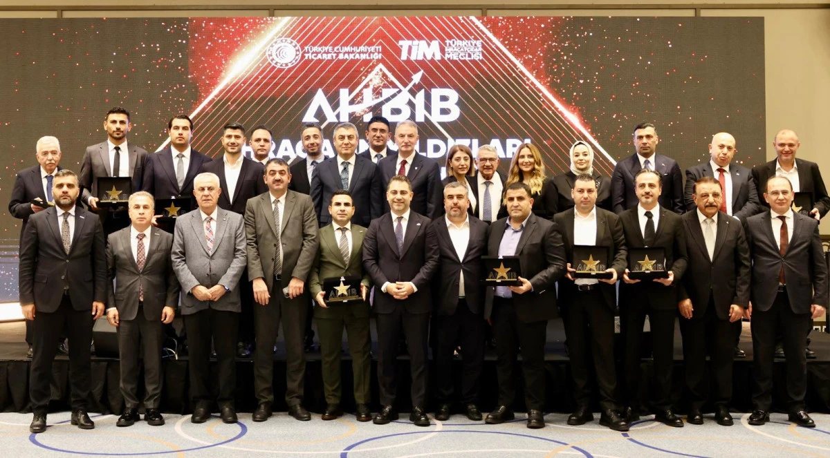 VALİ ATİLLA TOROS, MERSİN&rsquo;DE EKONOMİ, EĞİTİM VE TURİZM G&Uuml;NDEMİNİ DEĞERLENDİRDİ