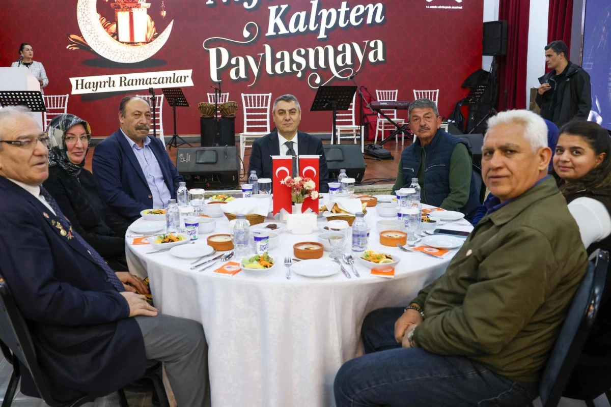 VALİ ATİLLA TOROS, MERSİN&rsquo;DE İFTAR PROGRAMLARI VE ZİYARETLERE KATILDI